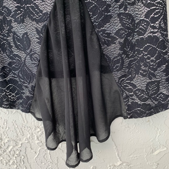 REDUCED! Stunning Iris Los Angeles tuxedo back top - Picture 6 of 7